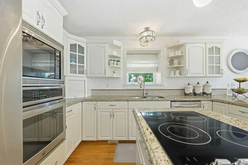37 Ashmore Close Red Deer AB T4R 2R7