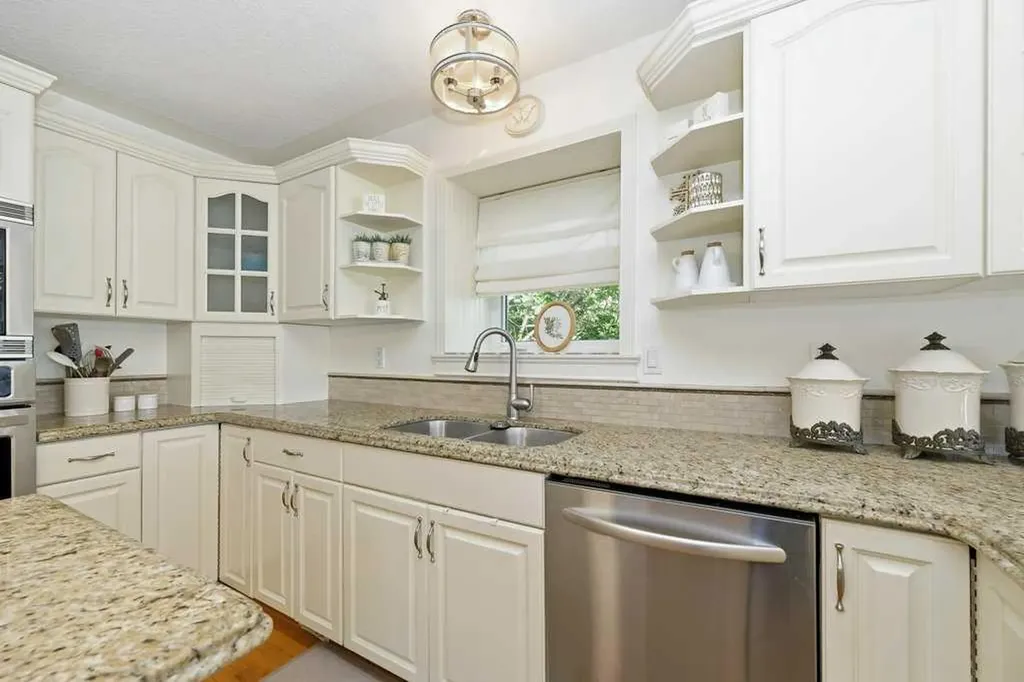 37 Ashmore Close Red Deer AB T4R 2R7