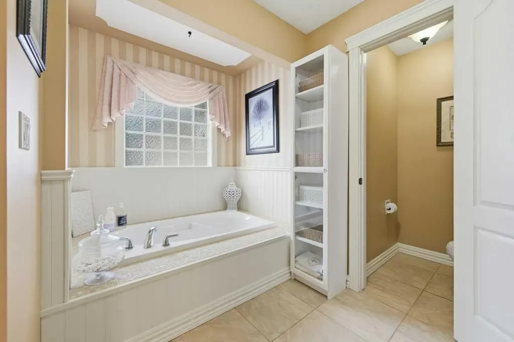 37 Ashmore Close Red Deer AB T4R 2R7
