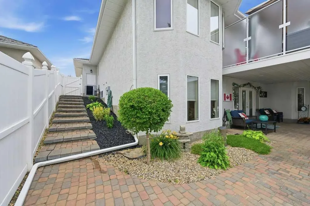 37 Ashmore Close Red Deer AB T4R 2R7