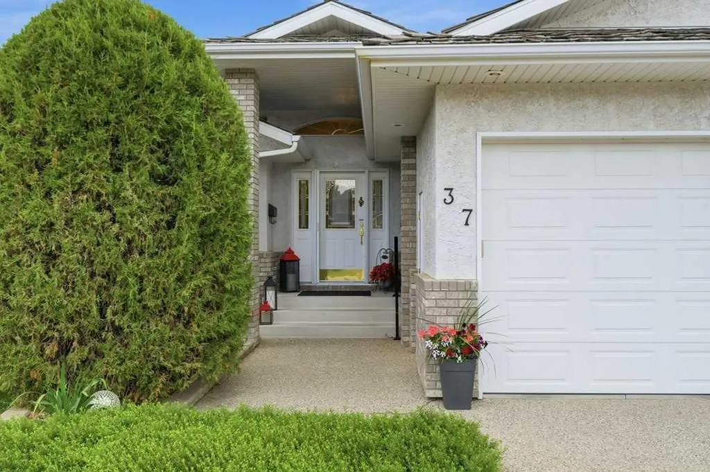 37 Ashmore Close Red Deer AB T4R 2R7