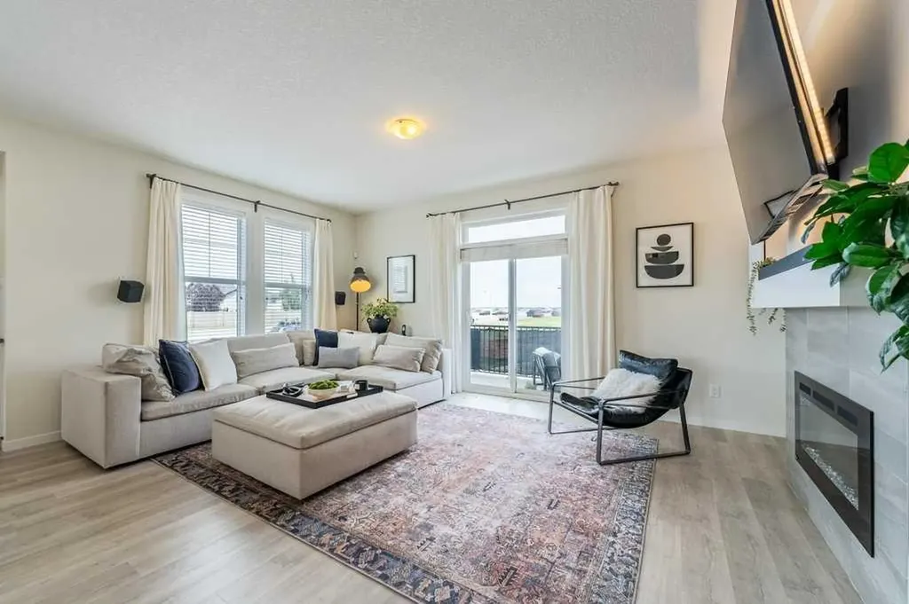 157 South Point Court SW Airdrie AB T4B 0X2