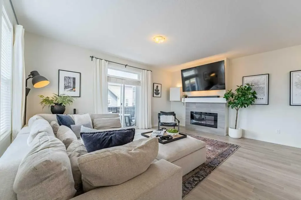 157 South Point Court SW Airdrie AB T4B 0X2