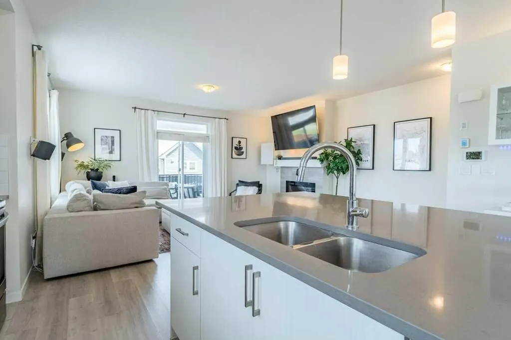 157 South Point Court SW Airdrie AB T4B 0X2
