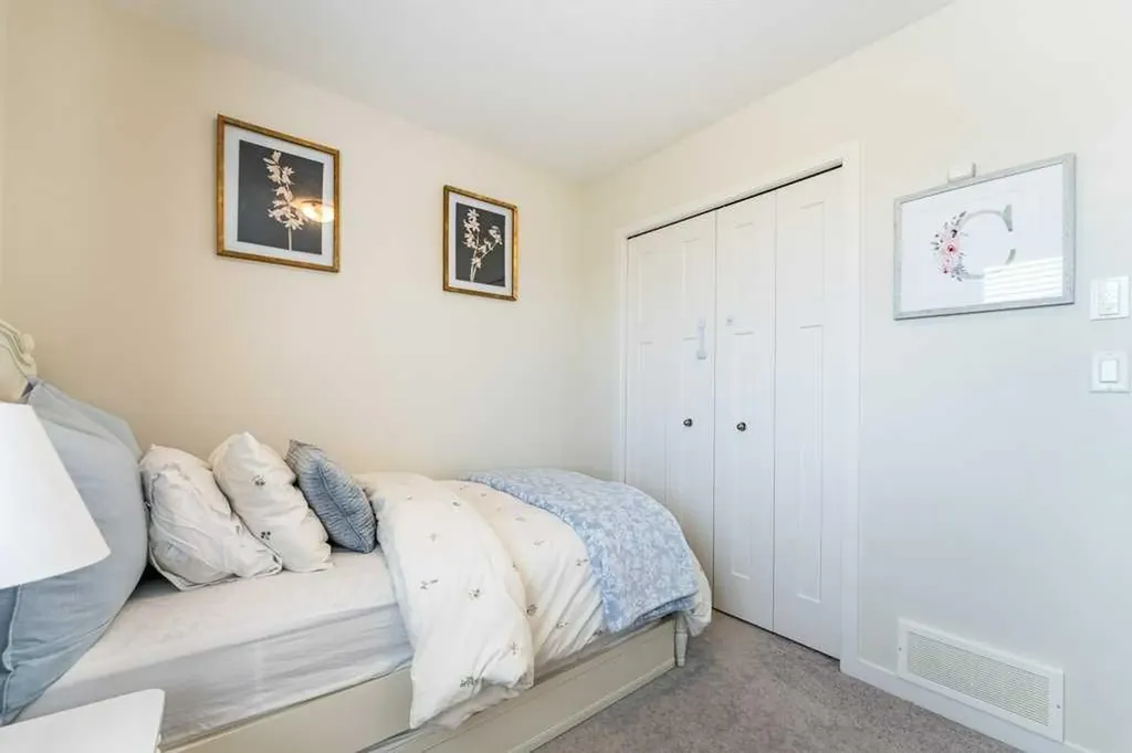 157 South Point Court SW Airdrie AB T4B 0X2