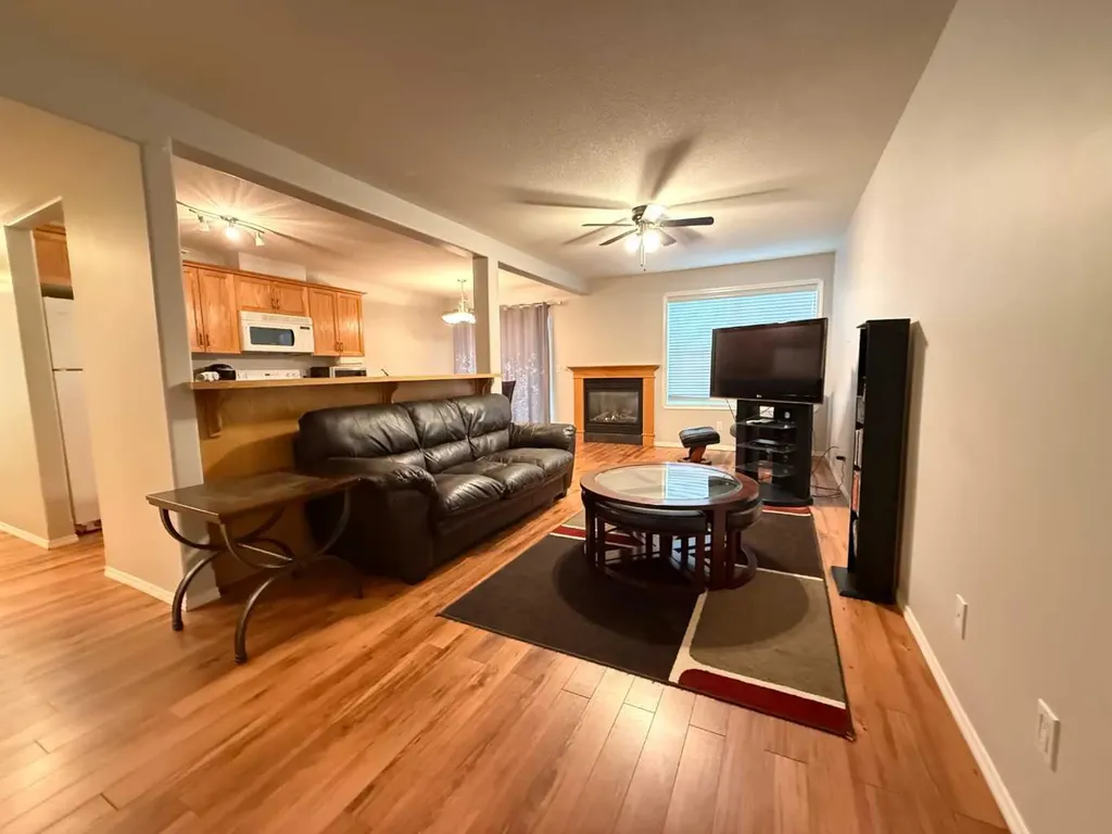 501 3 Street Fox Creek AB T0H 1P0