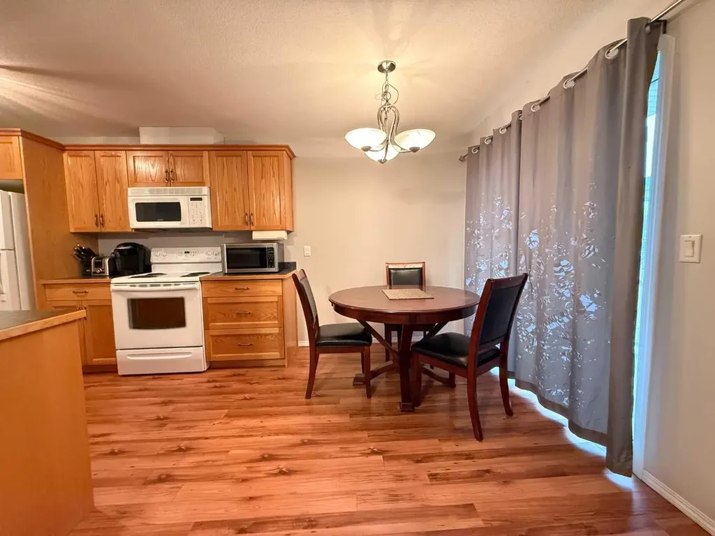 501 3 Street Fox Creek AB T0H 1P0