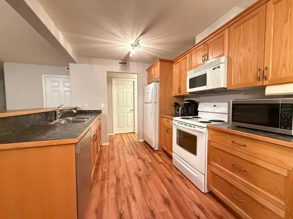 501 3 Street Fox Creek AB T0H 1P0