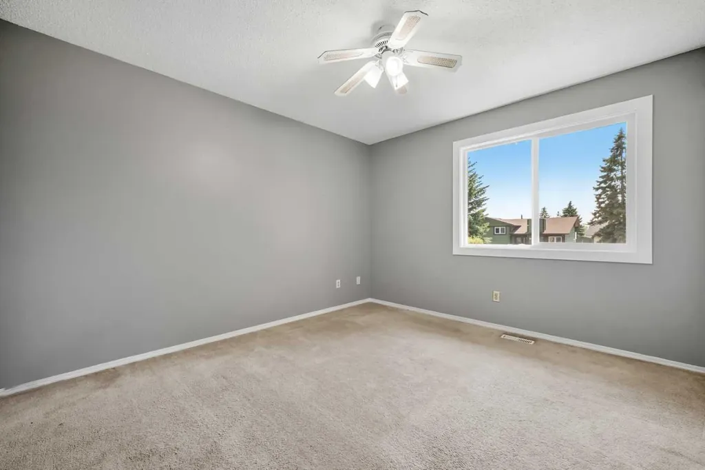 125 Carr Place Okotoks AB T1S 1E2
