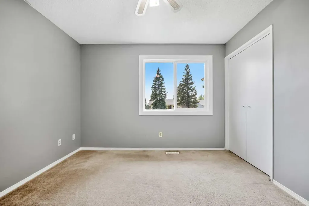125 Carr Place Okotoks AB T1S 1E2