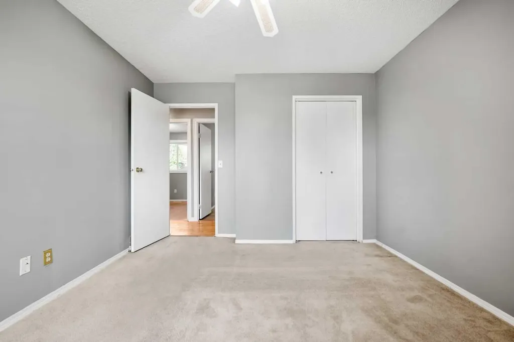 125 Carr Place Okotoks AB T1S 1E2