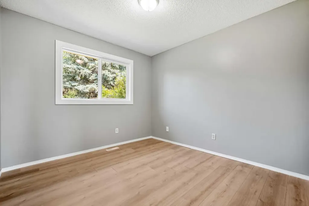 125 Carr Place Okotoks AB T1S 1E2