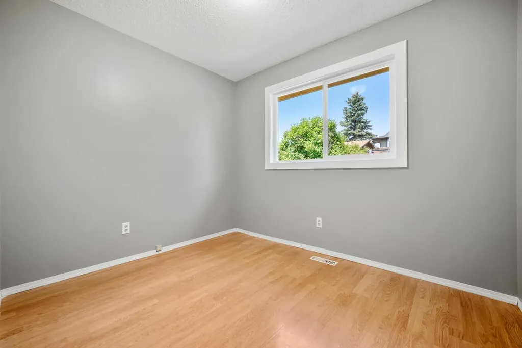 125 Carr Place Okotoks AB T1S 1E2