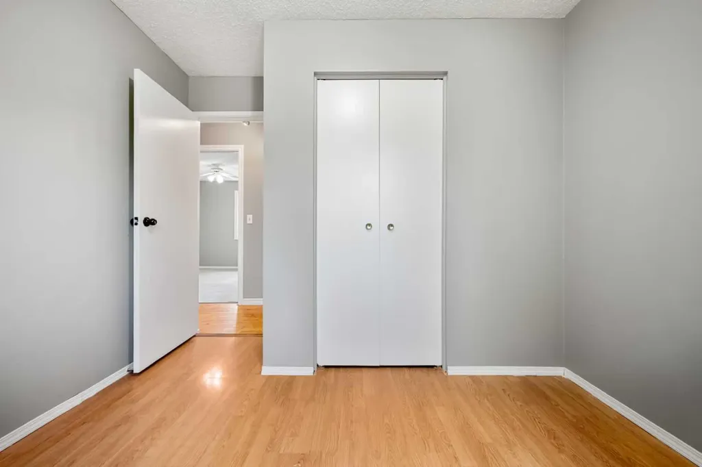 125 Carr Place Okotoks AB T1S 1E2