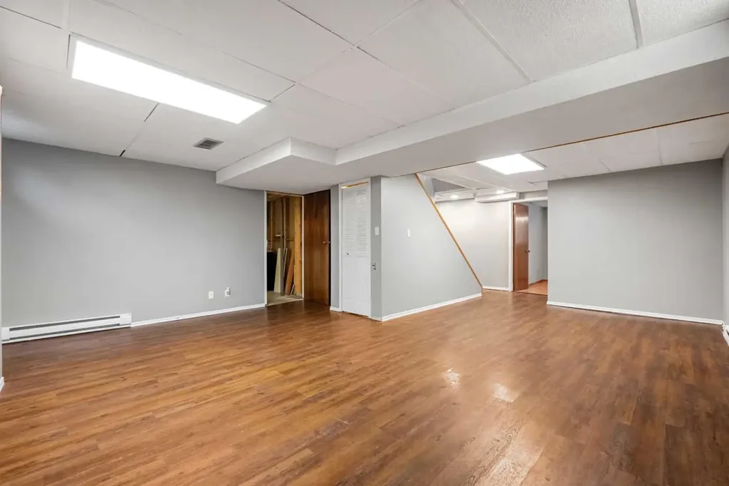 125 Carr Place Okotoks AB T1S 1E2