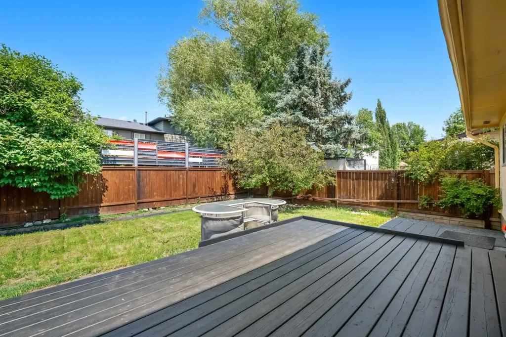 125 Carr Place Okotoks AB T1S 1E2