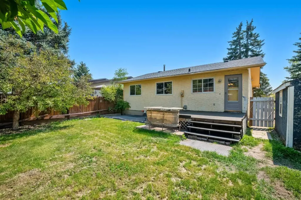 125 Carr Place Okotoks AB T1S 1E2
