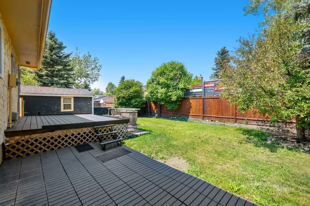 125 Carr Place Okotoks AB T1S 1E2