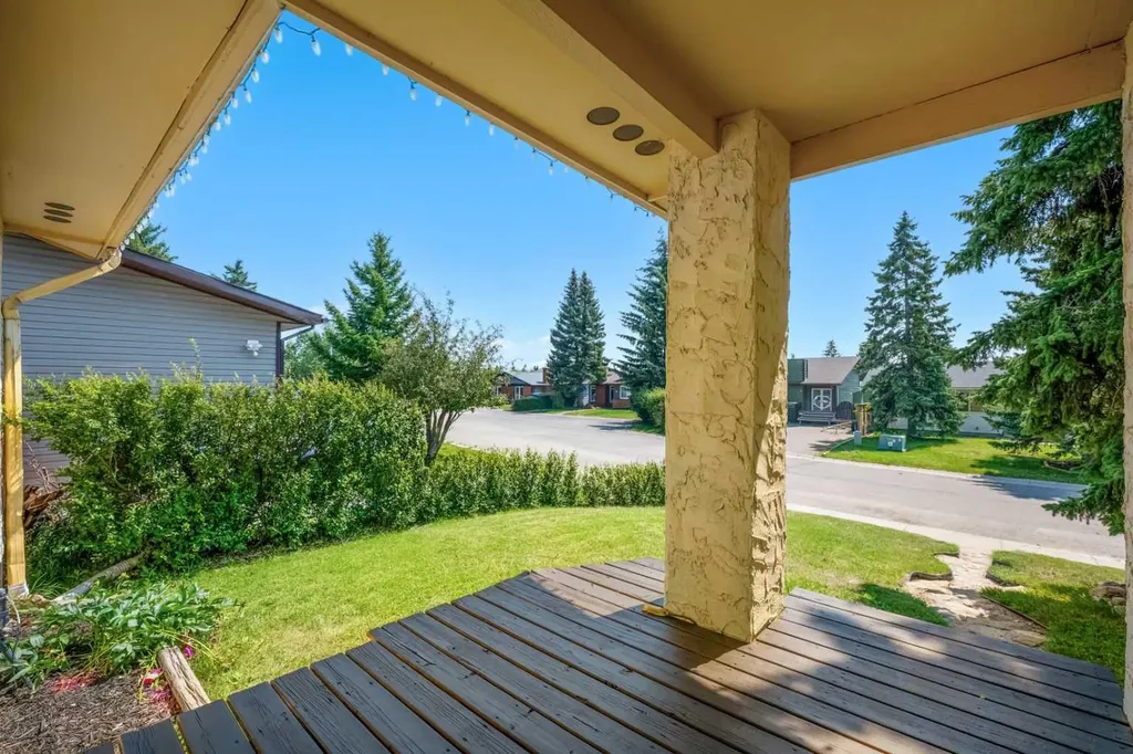 125 Carr Place Okotoks AB T1S 1E2