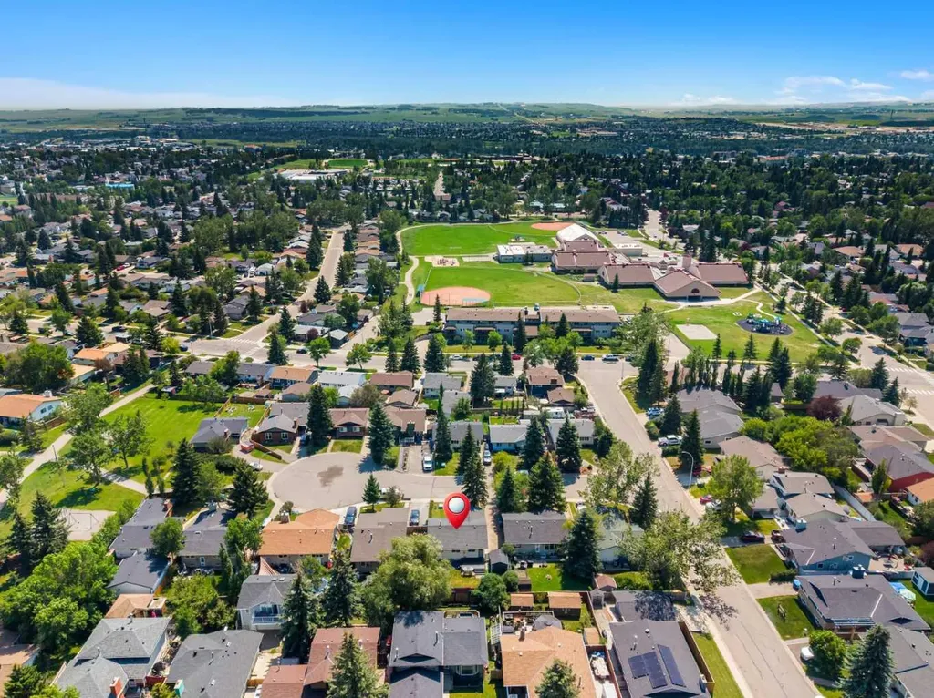 125 Carr Place Okotoks AB T1S 1E2