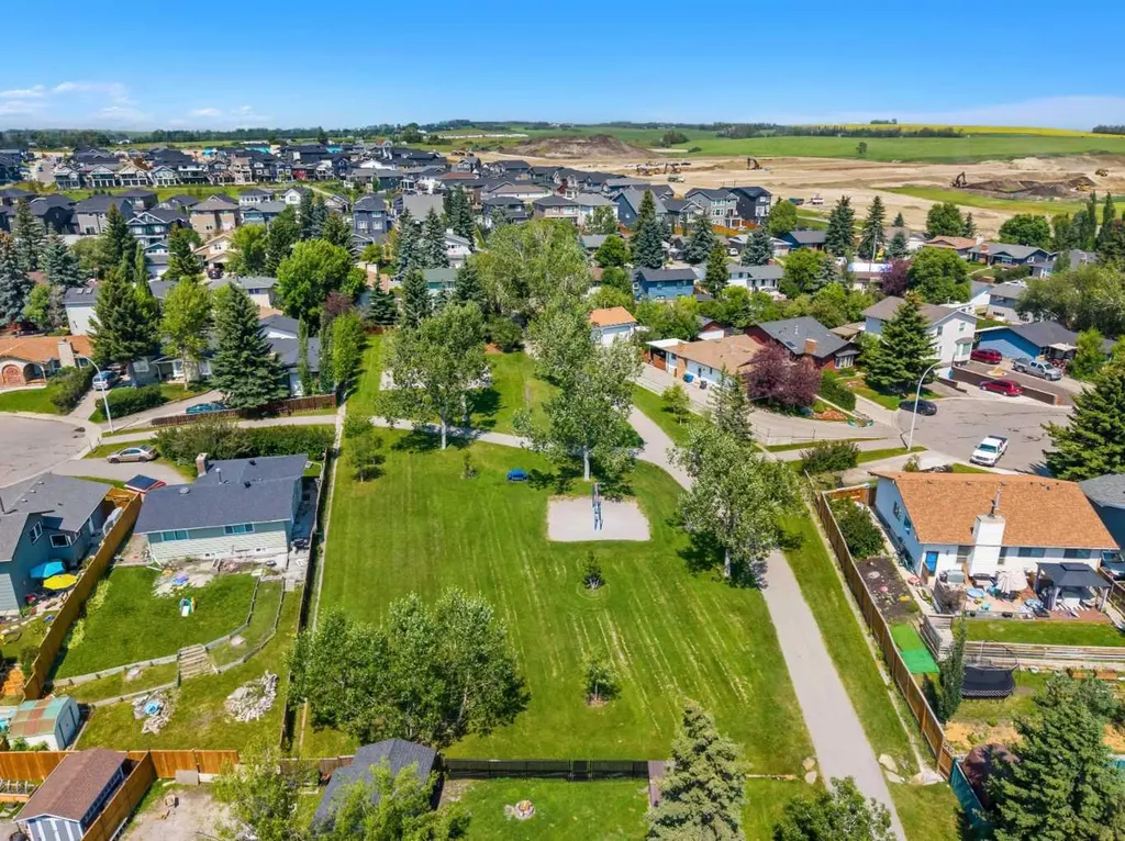 125 Carr Place Okotoks AB T1S 1E2