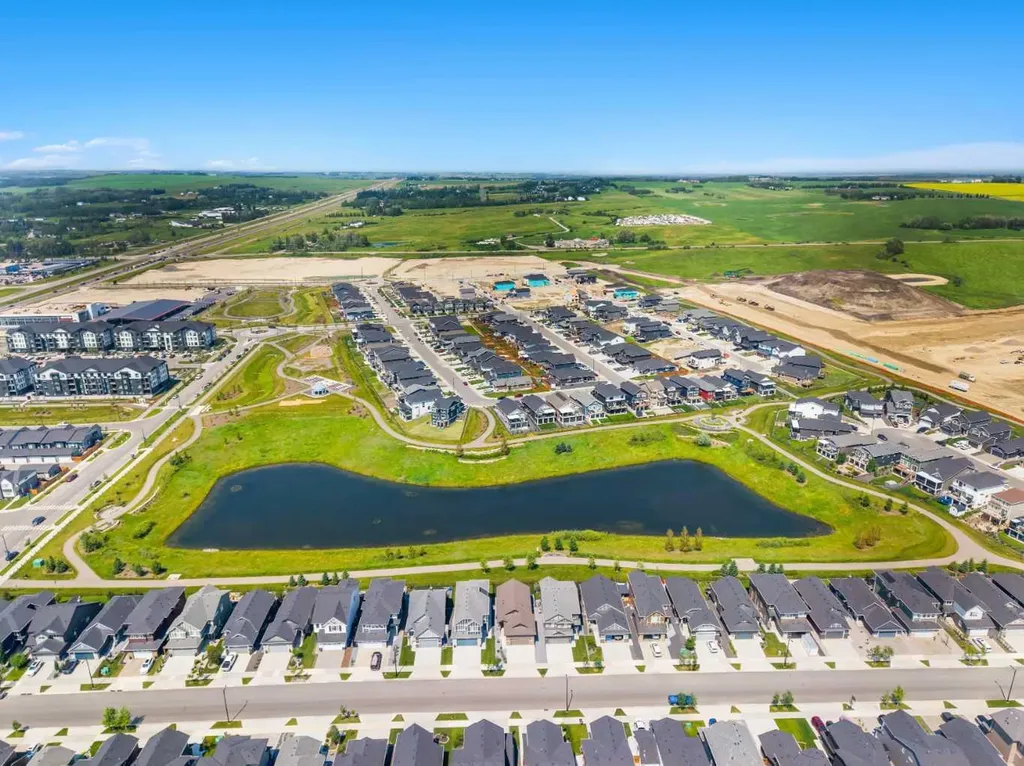 125 Carr Place Okotoks AB T1S 1E2