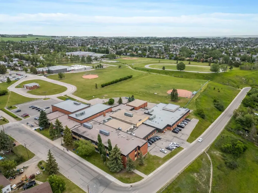 125 Carr Place Okotoks AB T1S 1E2