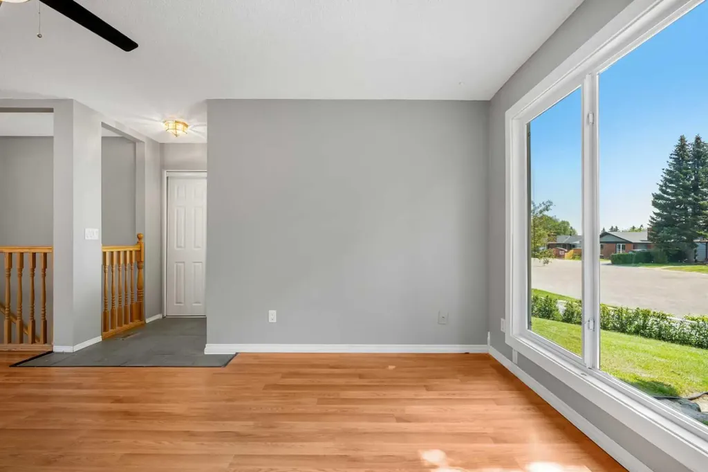 125 Carr Place Okotoks AB T1S 1E2
