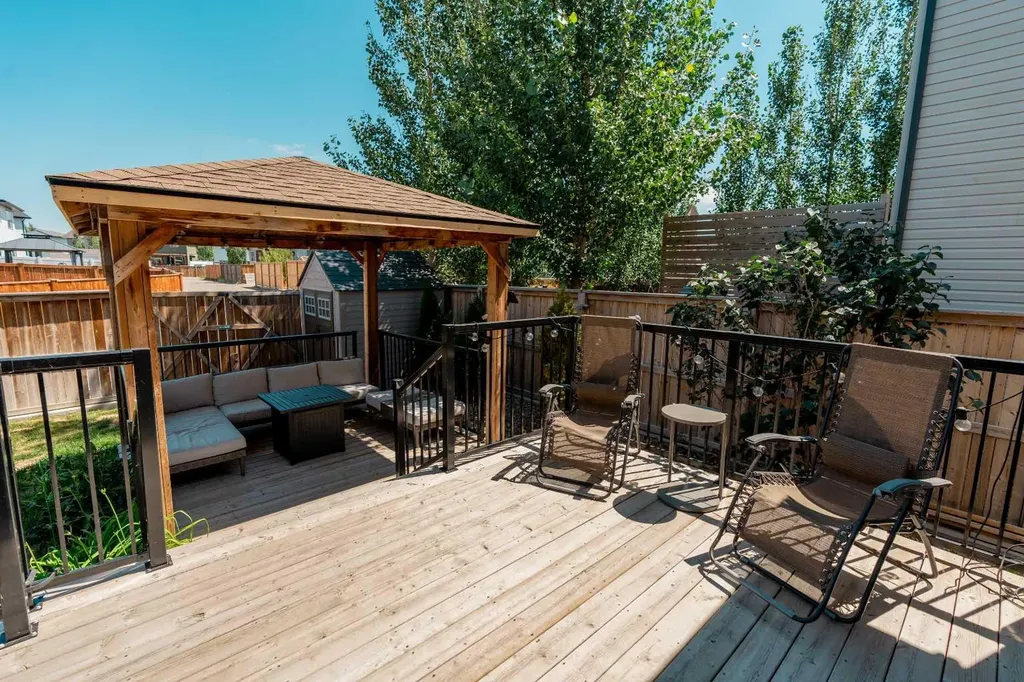 159 Pacific Landing W Lethbridge AB T1J 5N2