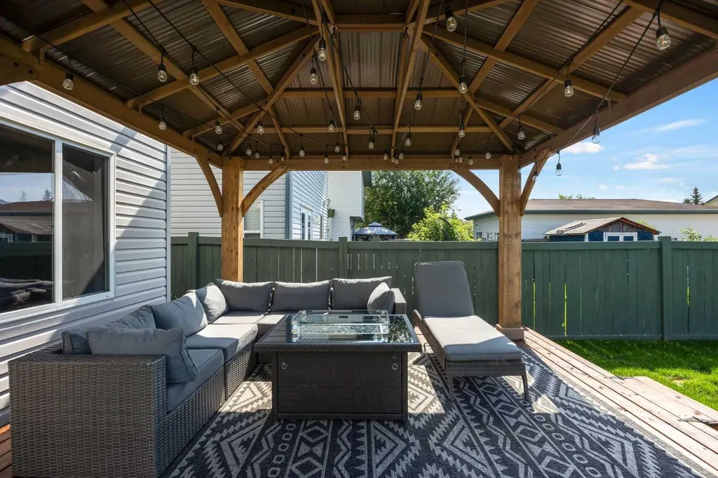 369 Diefenbaker Drive Fort Mcmurray AB T9K 2K3