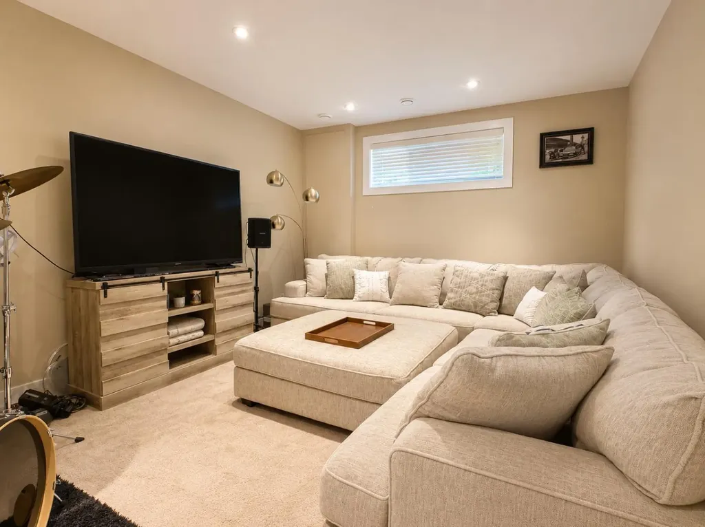 5905 71 Avenue Rocky Mountain House AB T4T0A6