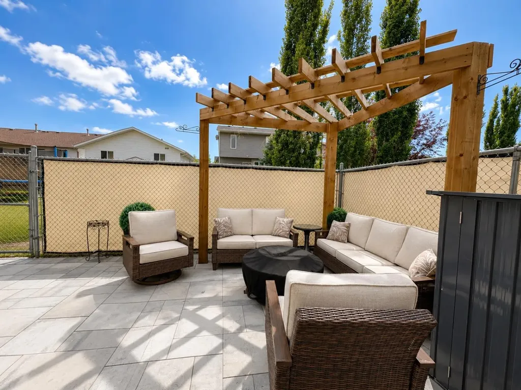 5905 71 Avenue Rocky Mountain House AB T4T0A6