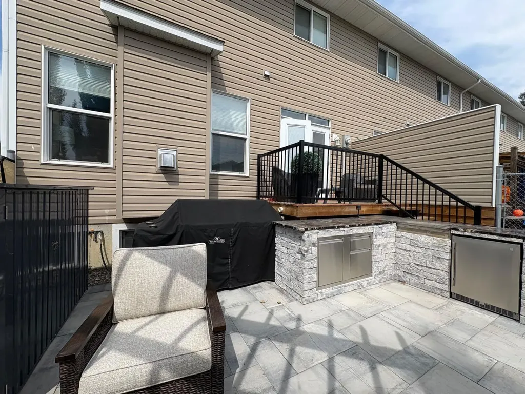5905 71 Avenue Rocky Mountain House AB T4T0A6