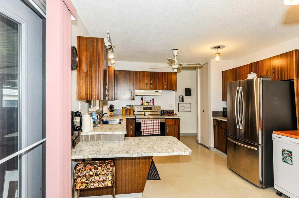 6314 44a Avenue Camrose AB T4V 0B4