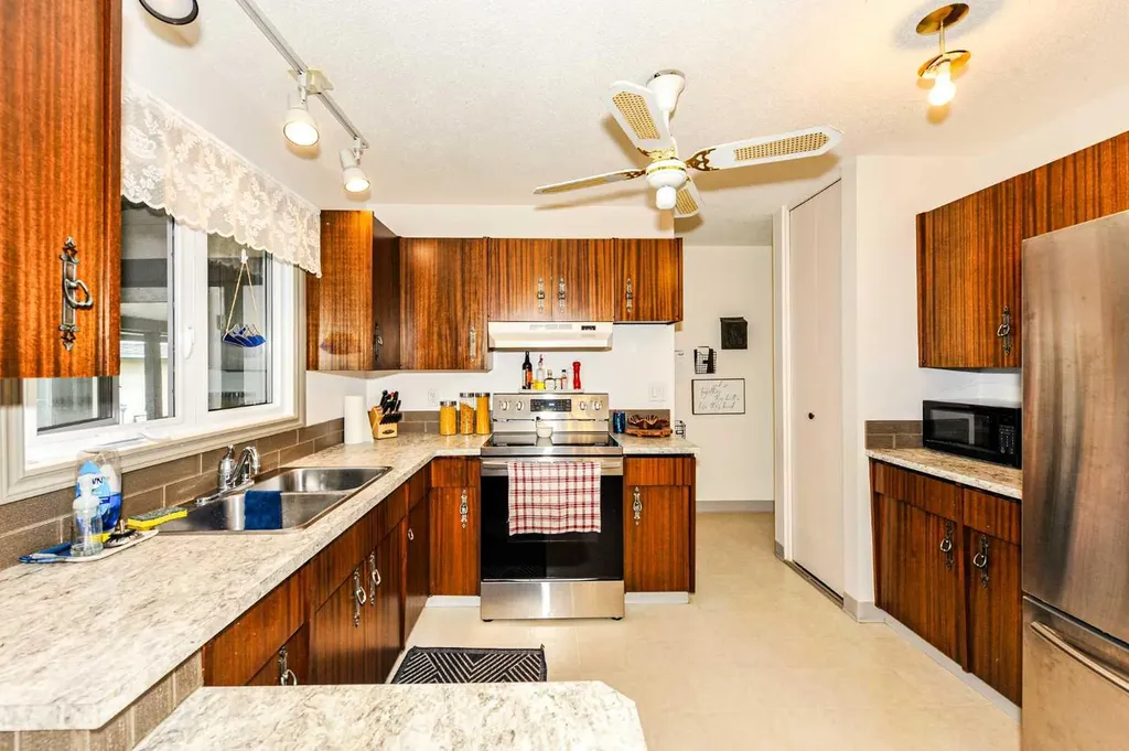 6314 44a Avenue Camrose AB T4V 0B4