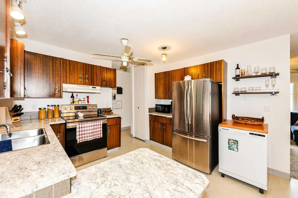 6314 44a Avenue Camrose AB T4V 0B4