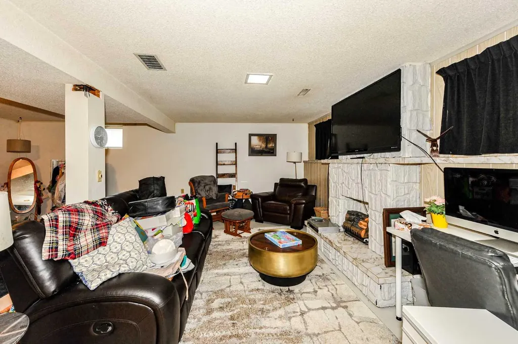 6314 44a Avenue Camrose AB T4V 0B4