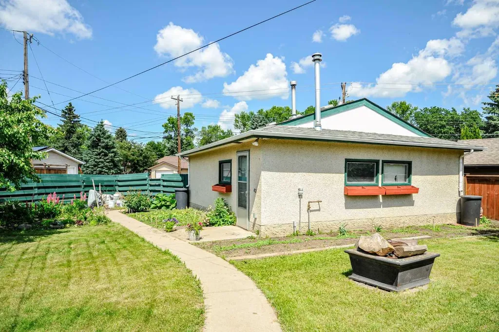6314 44a Avenue Camrose AB T4V 0B4