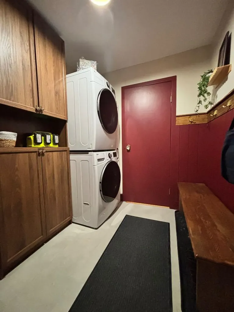 9218 50 Avenue Wedgewood AB T8W2G7