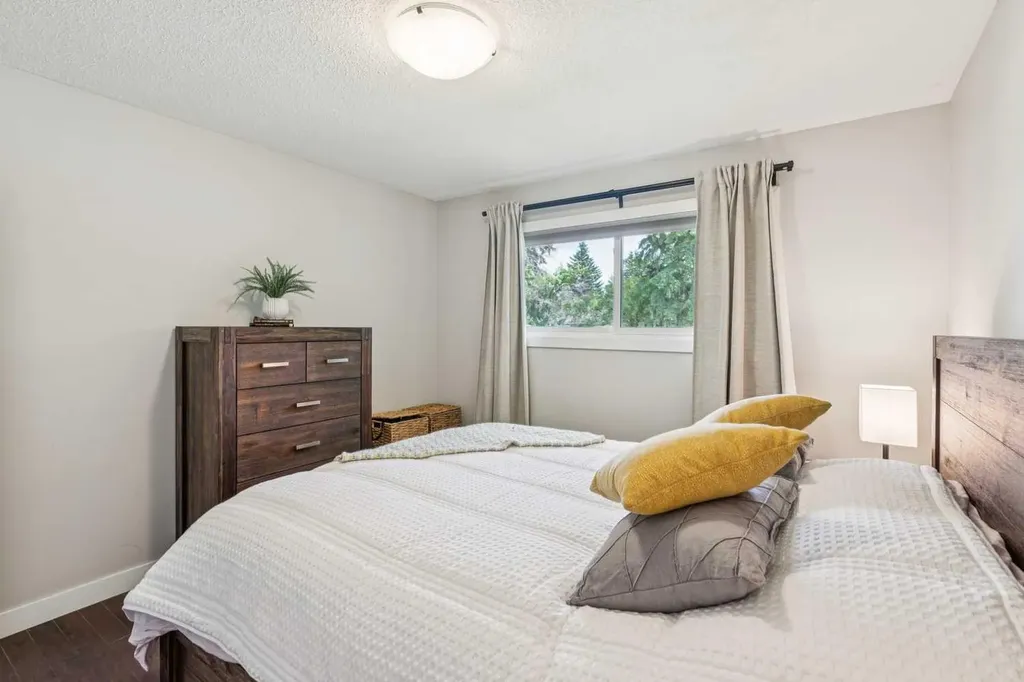 241 Allan Crescent SE Calgary AB T2J 0T3