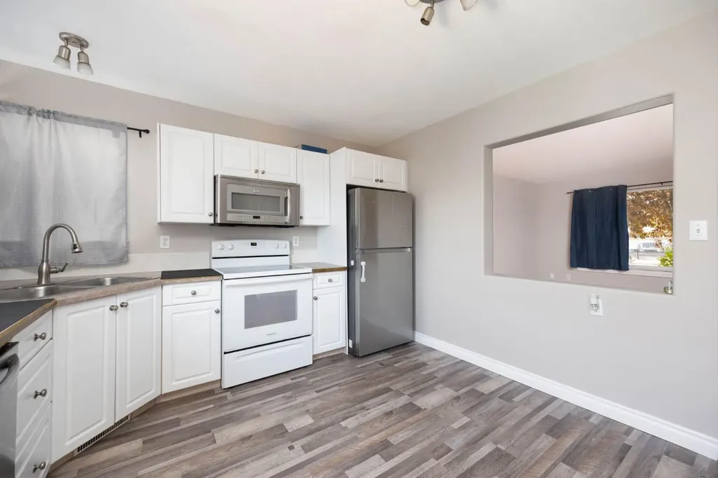 632 Athabasca Avenue Fort Mcmurray AB T9J 1H8