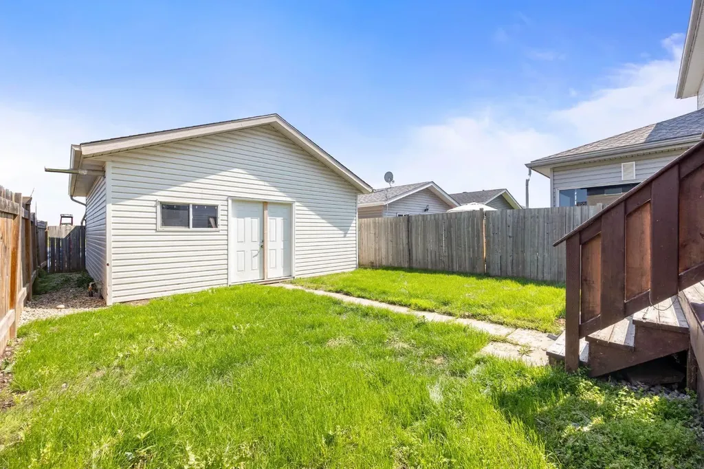 632 Athabasca Avenue Fort Mcmurray AB T9J 1H8