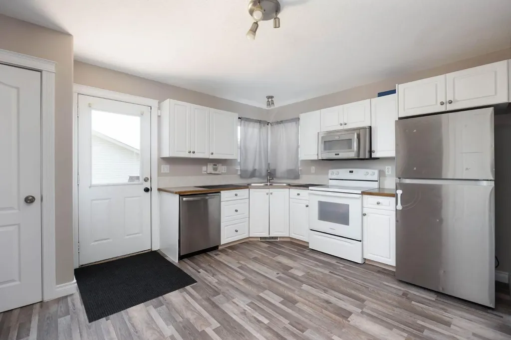 632 Athabasca Avenue Fort Mcmurray AB T9J 1H8