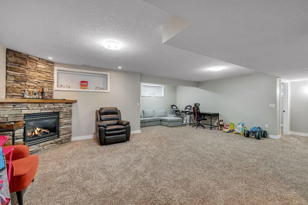 112 Pinto Lane SE Airdrie AB T4B2A4