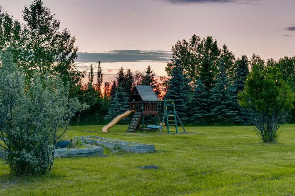 112 Pinto Lane SE Airdrie AB T4B2A4