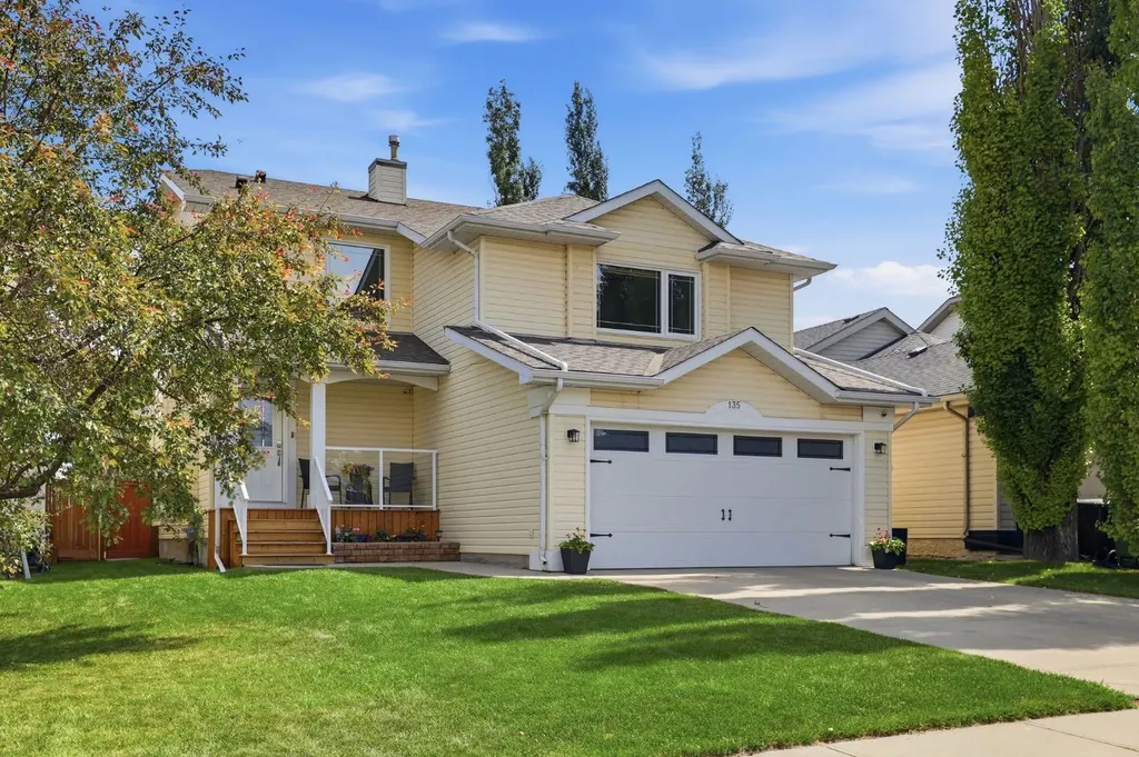 135 Douglas Woods Hill SE Calgary AB T2Z3B2