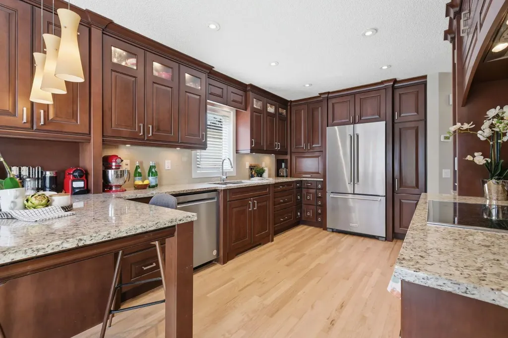 135 Douglas Woods Hill SE Calgary AB T2Z3B2