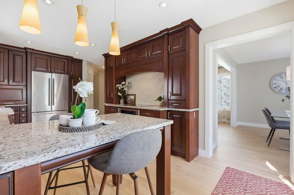 135 Douglas Woods Hill SE Calgary AB T2Z3B2