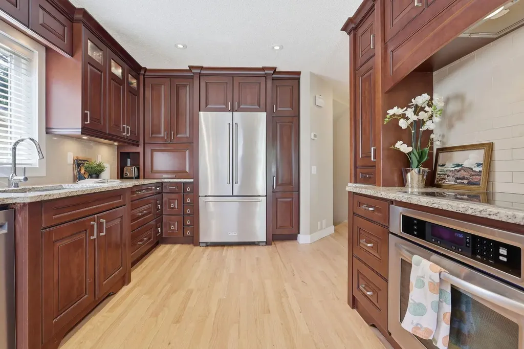 135 Douglas Woods Hill SE Calgary AB T2Z3B2