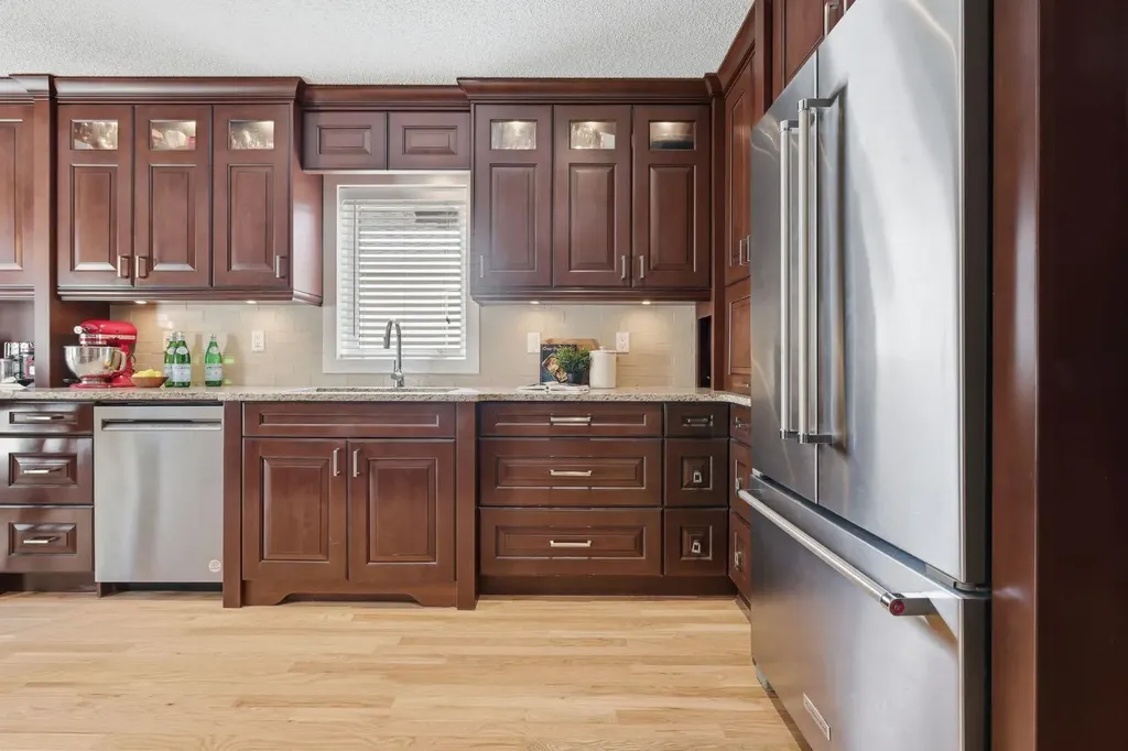 135 Douglas Woods Hill SE Calgary AB T2Z3B2